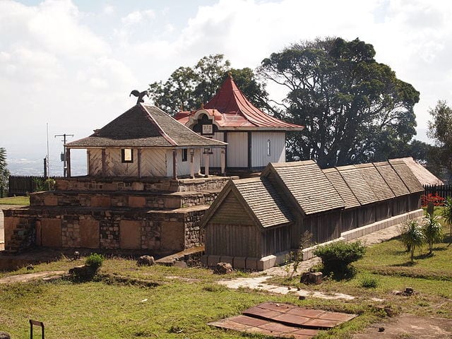 Things To Do In Antananarivo 640px All royal tombs at the Rova of Antananarivo royal palace in Madagascar